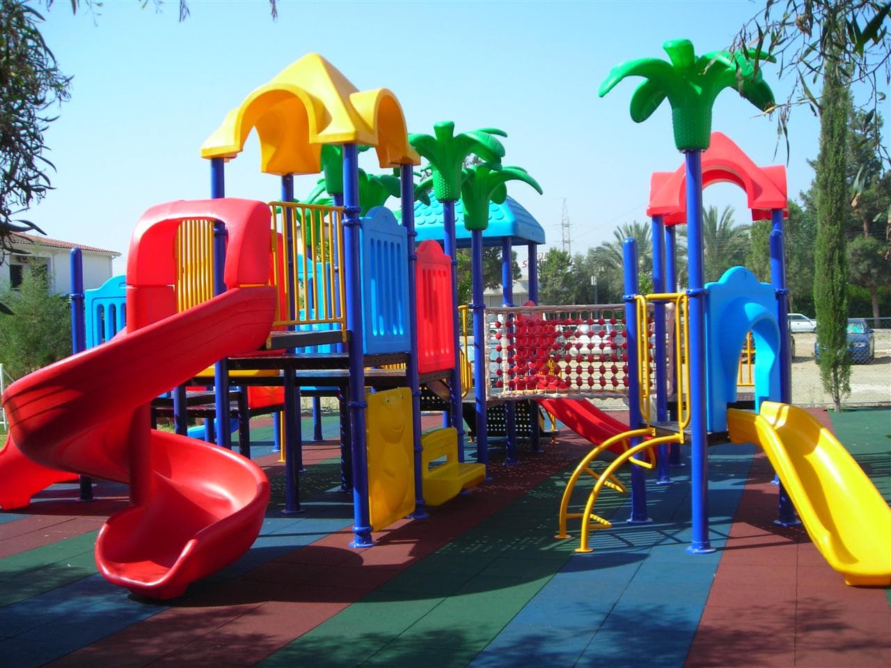 Thiết bị vui chơi dành cho trẻ em